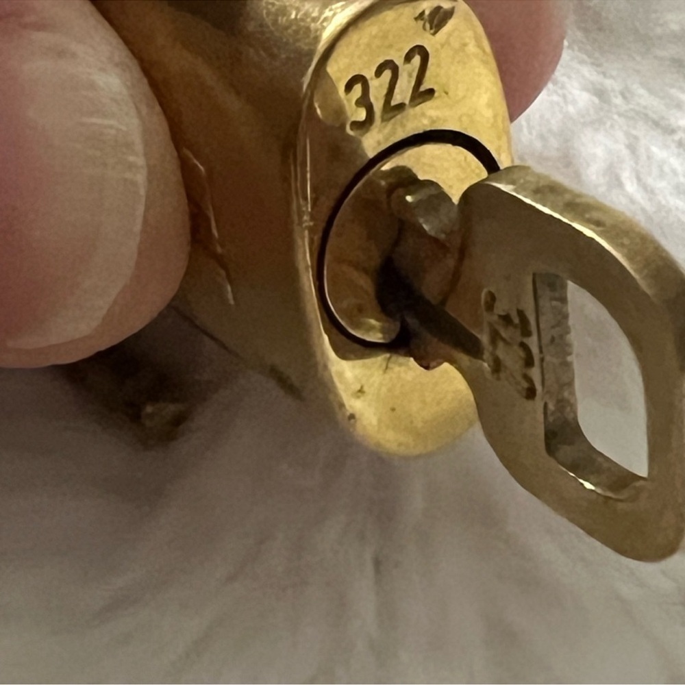 Louis Vuitton Lock #322